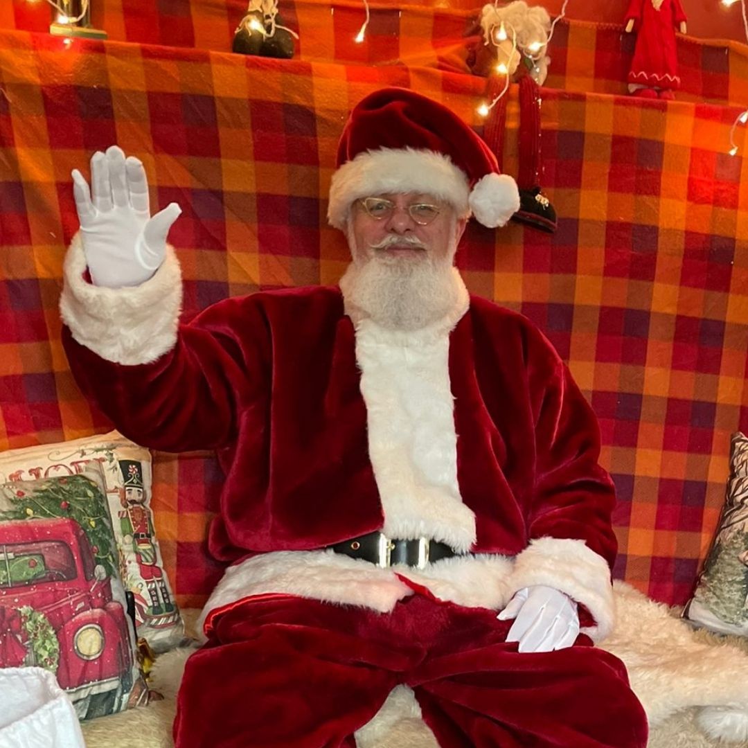 Father Christmas at Hogshaw Farm - Visit Aylesbury